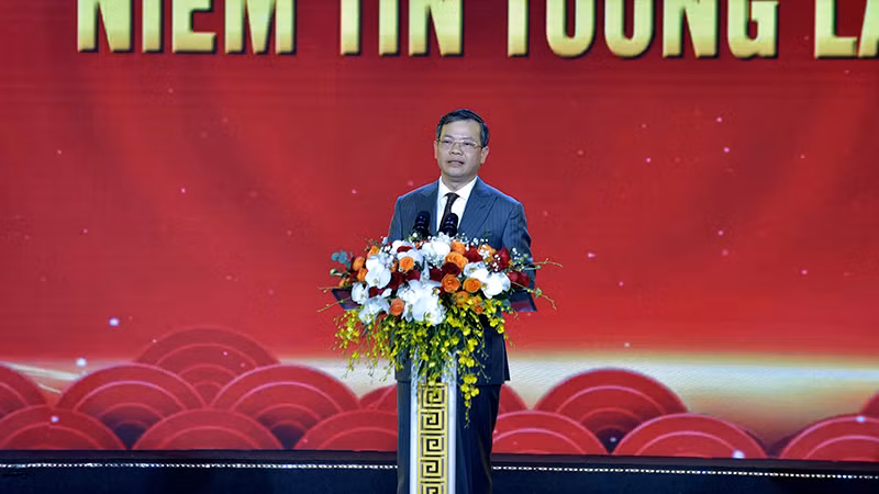 Đồng chí Nguyễn Văn Sơn, Chủ tịch UBND tỉnh Tuyên Quang phát biểu tại chương trình. Đồng chí Nguyễn Văn Sơn, Chủ tịch UBND tỉnh Tuyên Quang phát biểu tại chương trình.