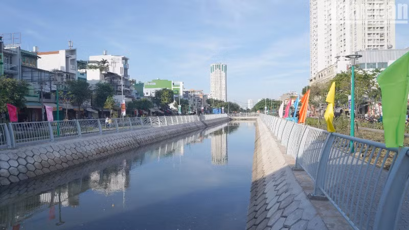 Kênh Hàng Bàng (quận 5) khoác diện mạo mới. Kênh Hàng Bàng (quận 5) khoác diện mạo mới.