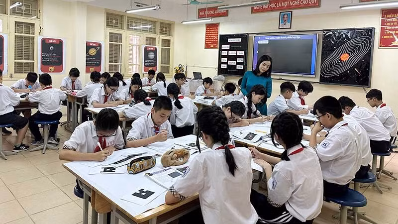 Giờ học của cô trò Trường THCS Bế Văn Đàn, Đống Đa, Hà Nội. (Ảnh: THÚY QUỲNH)