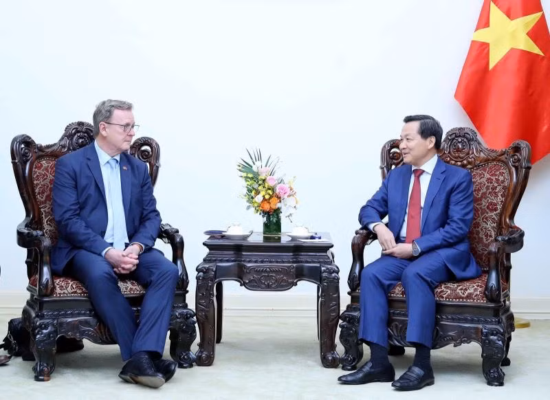 Phó Thủ tướng Lê Minh Khái tiếp ngài Bodo Ramelow, Thủ hiến Bang Thuringia, Cộng hòa Liên bang Đức. (Ảnh: VGP)