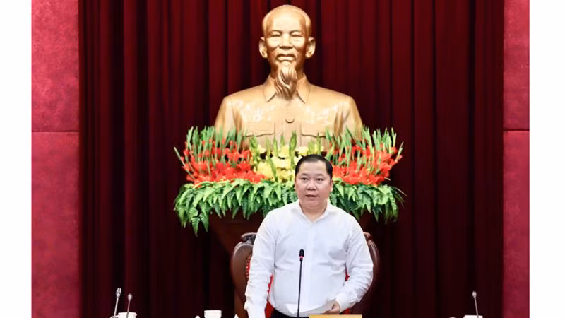 Bí thư Tỉnh ủy Hòa Bình Nguyễn Phi Long phát biểu tại Hội nghị. Bí thư Tỉnh ủy Hòa Bình Nguyễn Phi Long phát biểu tại Hội nghị.
