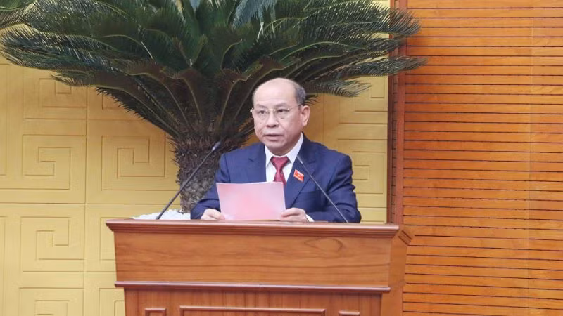Đồng chí Bùi Đức Hinh phát biểu tại kỳ họp.