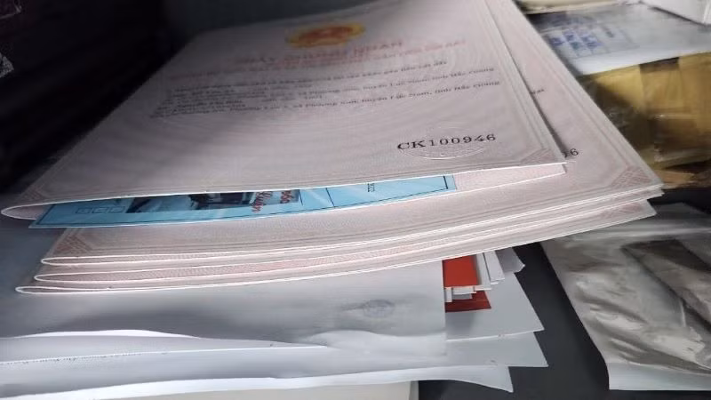 Các loại giấy tờ do đối tượng Nguyễn Văn Chiều làm giả.