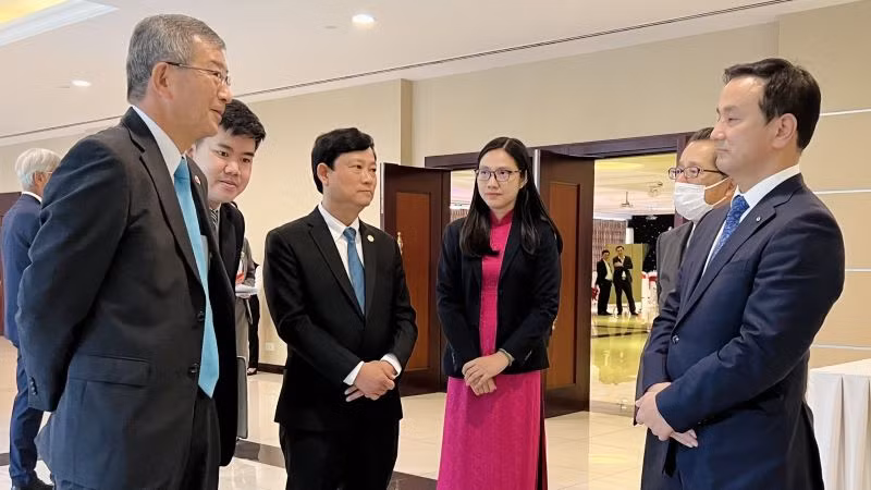 Lãnh đạo tỉnh Bình Dương và lãnh đạo tỉnh Yamaguchi (Nhật Bản) tại buổi gặp gỡ và làm việc ở Bình Dương vào tháng 11/2022.