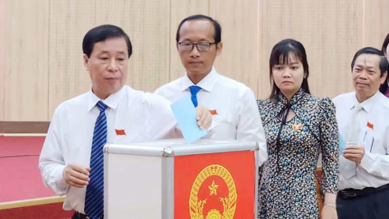 Đại biểu bầu Phó Chủ tịch Ủy ban nhân dân tỉnh Kiên Giang. Đại biểu bầu Phó Chủ tịch Ủy ban nhân dân tỉnh Kiên Giang.