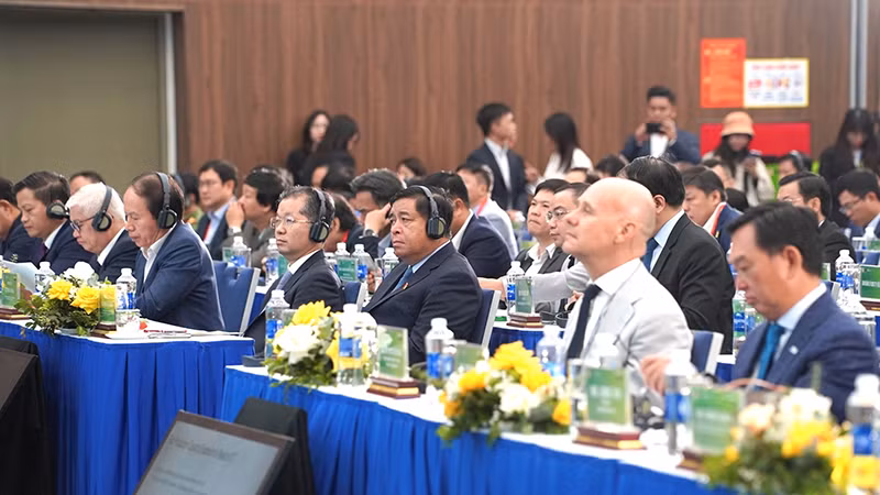 Quang cảnh hội thảo trong khuôn khổ Triển lãm ngành công nghiệp bán dẫn 2024. (Ảnh TRUNG HIẾU)