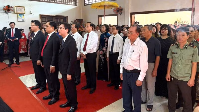 Lãnh đạo tỉnh và thành phố dâng hương tưởng niệm các Vua Hùng tại Đền thờ Hùng Vương-Mẫu Cửu, thành phố Vũng Tàu. Lãnh đạo tỉnh và thành phố dâng hương tưởng niệm các Vua Hùng tại Đền thờ Hùng Vương-Mẫu Cửu, thành phố Vũng Tàu.