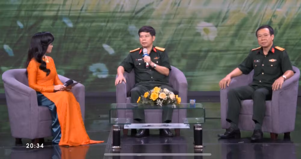 Các đại biểu chia sẻ thông tin tại Chương trình giao lưu nghệ thuật "Hồi sinh từ mảnh cầu vồng".