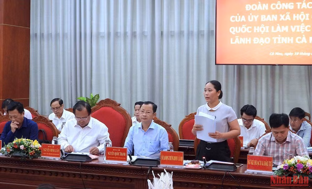Cà Mau báo cáo kết quả thực hiện công tác giảm nghèo bền vững, chính sách, pháp luật về bình đẳng giới, người cao tuổi, người khuyết tật tại địa phương với Đoàn giám sát của Quốc hội. Cà Mau báo cáo kết quả thực hiện công tác giảm nghèo bền vững, chính sách, pháp luật về bình đẳng giới, người cao tuổi, người khuyết tật tại địa phương với Đoàn giám sát của Quốc hội.