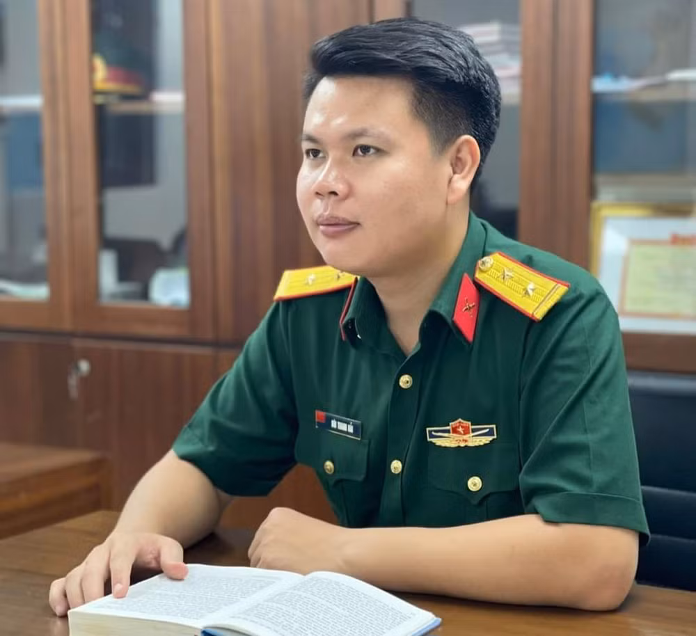Thượng úy Bùi Thanh Hải là đạo diễn phim tài liệu "Tỉnh thức và hóa giải". Thượng úy Bùi Thanh Hải là đạo diễn phim tài liệu "Tỉnh thức và hóa giải".