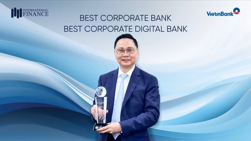 Ông Nguyễn Thanh Tùng Giám đốc Khối khách hàng doanh nghiệp VietinBank nhận giải thưởng VietinBank–Đối tác chiến lược đồng hành cùng doanh nghiệp.