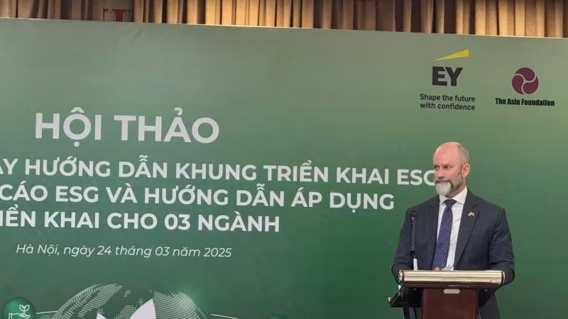 Ông Fergus McBean, Bí thư Thứ nhất về Khí hậu và Thiên nhiên, Đại sứ quán Anh (Ảnh: HNV) Ông Fergus McBean, Bí thư Thứ nhất về Khí hậu và Thiên nhiên, Đại sứ quán Anh (Ảnh: HNV)