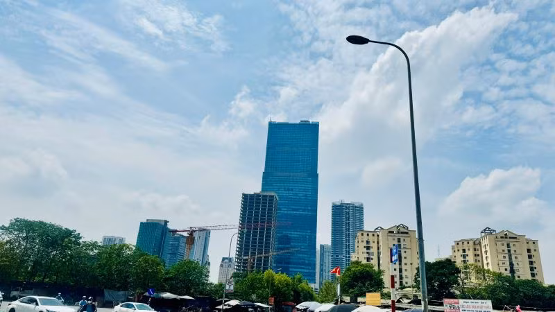 Nghị định 105/2025 có hiệu lực từ 1/7/2025 quy định rõ 44 loại cơ sở thuộc diện bắt buộc mua bảo hiểm cháy nổ. (Ảnh: HNV)