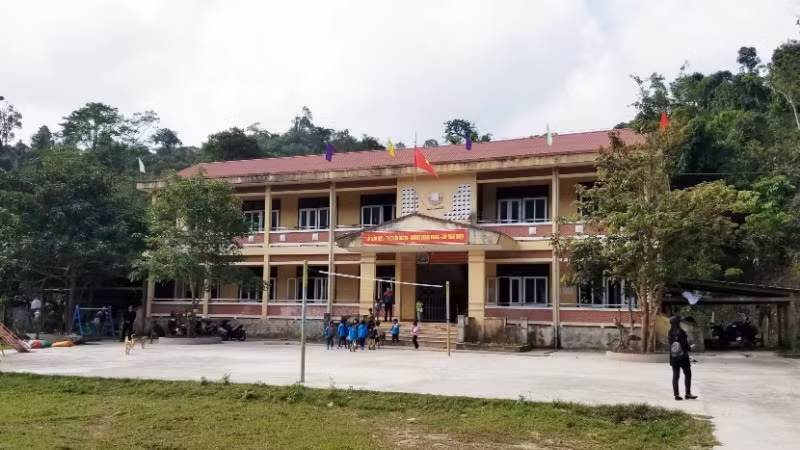 Nhiều trường học ở Quảng Bình gặp khó trong xây dựng trường đạt chuẩn do thiếu kinh phí xây dựng cơ sở vật chất.