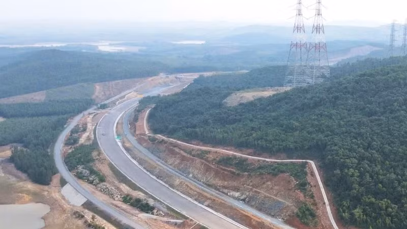 Một đoạn cao tốc bắc-nam đi qua tỉnh Quảng Bình vừa hoàn thành.