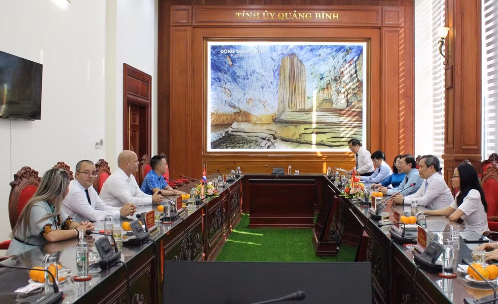 Lãnh đạo tỉnh Quảng Bình tiếp đoàn đại biểu Ủy ban Bảo vệ Cách mạng Cuba