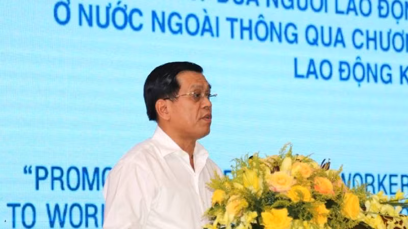 Thứ trưởng Bộ Lao động, Thương binh và Xã hội Nguyễn Bá Hoan phát biểu chỉ đạo hội thảo.