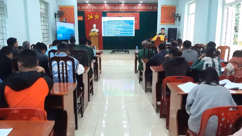 Đông đảo cán bộ, đồng bào khu vực biên giới tỉnh Quảng Bình tham gia các hội nghị tuyên truyền, phổ biến pháp luật.
