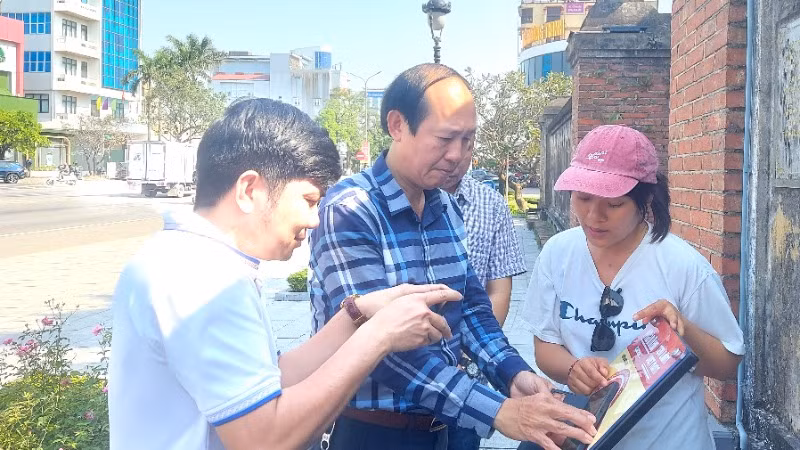 Quảng Bình Quan là điểm đến thu hút du khách ở Quảng Bình nên việc ứng dụng công nghệ kết nối không dây NFC sẽ tạo điều kiện cho du khách khi tìm hiểu về di tích quốc gia này. Quảng Bình Quan là điểm đến thu hút du khách ở Quảng Bình nên việc ứng dụng công nghệ kết nối không dây NFC sẽ tạo điều kiện cho du khách khi tìm hiểu về di tích quốc gia này.