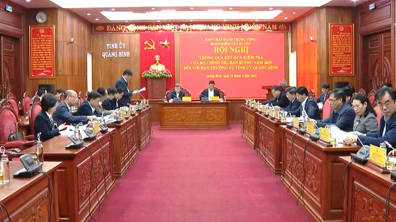 Quang cảnh buổi làm việc.