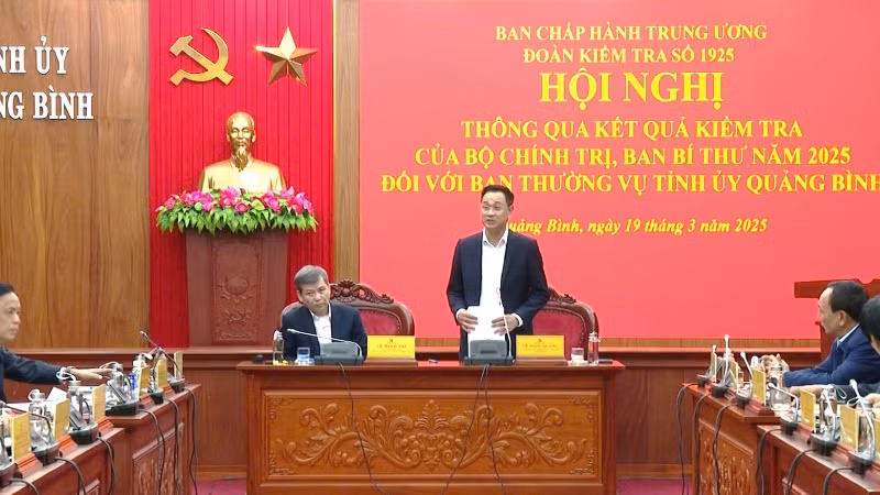 Bí thư Tỉnh ủy Quảng Bình Lê Ngọc Quang phát biểu tại buổi làm việc.