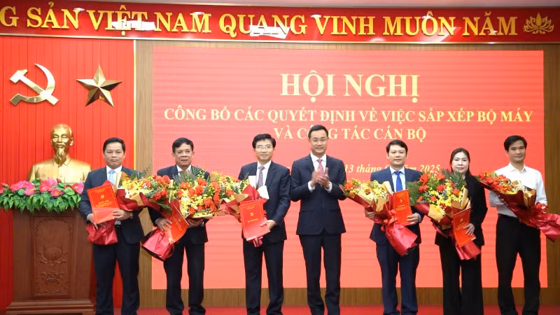 Lãnh đạo Ban Tuyên giáo và Dân vận Tỉnh ủy Quảng Bình trong ngày nhận nhiệm vụ mới.