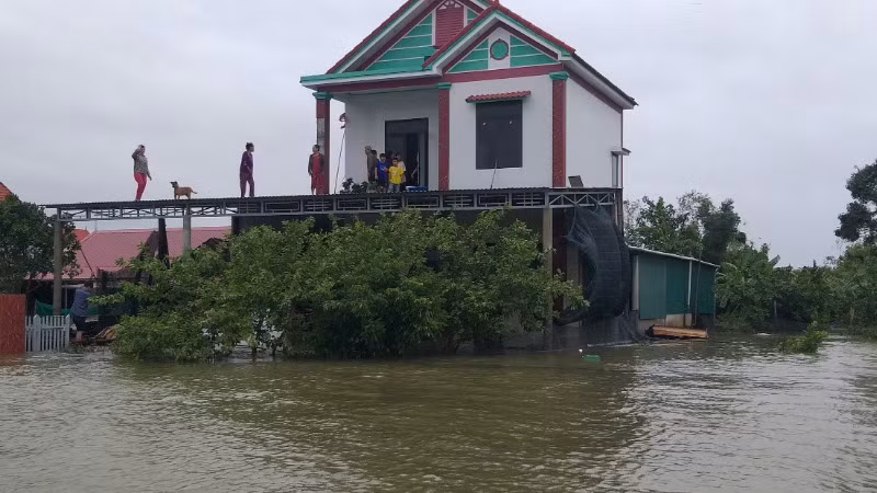 Ở các địa phương phía nam tỉnh Quảng Bình, nhiều nhà cao tầng được xây dựng giúp người dân chủ động phòng tránh lũ lụt. (Ảnh chụp tại xã Tân Ninh, huyện Quảng Ninh)