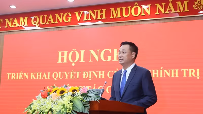 Đồng chí Lê Ngọc Quang, tân Bí thư Tỉnh ủy Quảng Bình phát biểu nhận nhiệm vụ.