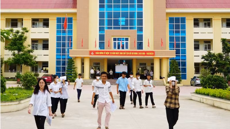 Thí sinh ở huyện Quảng Trạch tự tin sau 2 môn thi trong buổi sáng nay.