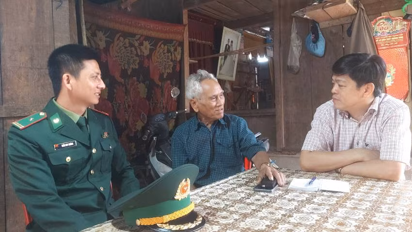 Ở tuổi 85, già làng Trần Văn Phúc vẫn còn khỏe khoắn, minh mẫn.