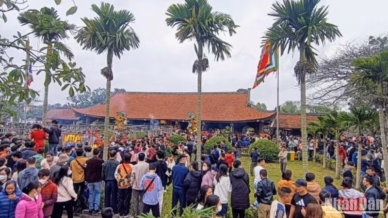 Lễ hội chùa Keo mùa Thu ở tỉnh Thái Bình diễn ra trong 8 ngày thu hút rất đông người dân và du khách thập phương.