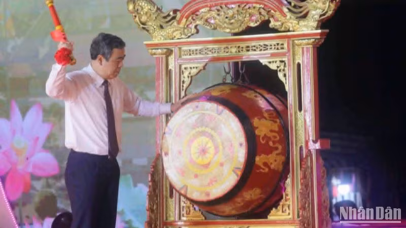 Bí thư Tỉnh ủy Thái Bình Ngô Đông Hải đánh trống khai hội chùa Keo mùa thu năm 2024. Bí thư Tỉnh ủy Thái Bình Ngô Đông Hải đánh trống khai hội chùa Keo mùa thu năm 2024.