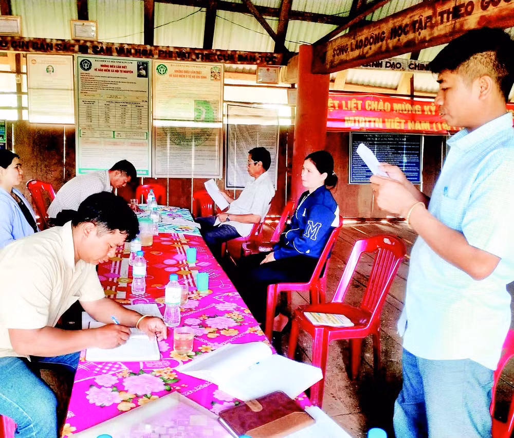 Triển khai chủ trương nhất thể hóa chức danh Bí thư kiêm Trưởng thôn hoặc Trưởng ban Công tác Mặt trận thôn đạt hiệu quả cao tại cơ sở.