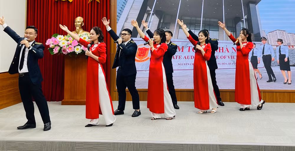 Một tiết mục văn nghệ chào mừng hội nghị. Một tiết mục văn nghệ chào mừng hội nghị.