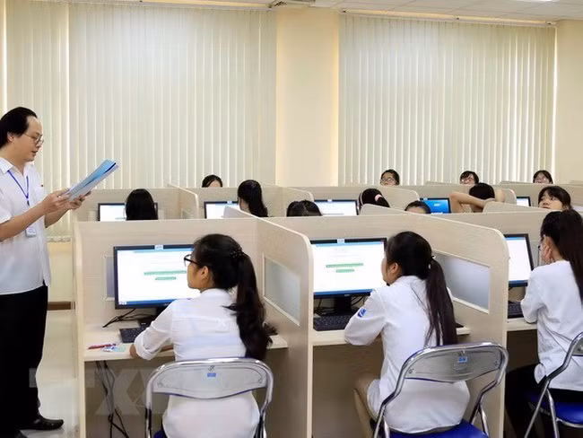 Trong phòng thi HSA. (Ảnh: TTXVN)