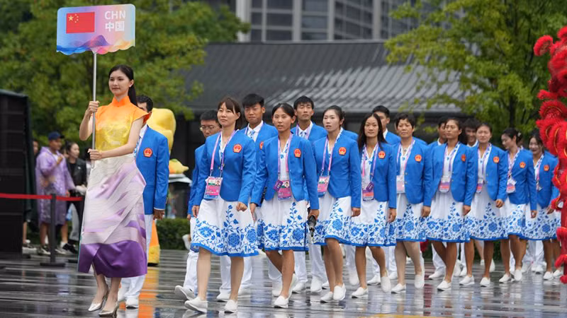 Đoàn thể thao Trung Quốc tham dự lễ khai trương Làng ASIAD Hàng Châu. (Ảnh: Tân Hoa Xã)