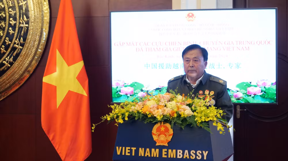 Ông Trương Văn Bân, Trưởng đoàn các cựu chiến binh, chuyên gia Trung Quốc phát biểu.