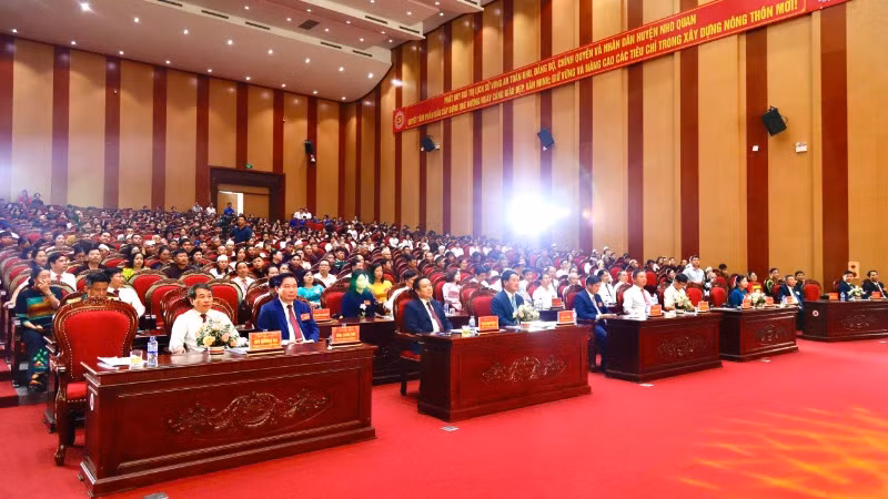 Tại Đại hội, các đại biểu thông qua Quyết tâm thư Đại hội đại biểu các dân tộc thiểu số tỉnh Ninh Bình lần thứ IV, trọng tâm phấn đấu 100% số xã, thôn vùng đồng bào dân tộc thiểu số và miền núi có đủ cơ sở hạ tầng đáp ứng yêu cầu phát triển kinh tế-xã hội và đời sống của người dân; xóa tình trạng nhà ở đơn sơ, nhà thiếu kiên cố; 100% thôn, bản có đội văn hóa văn nghệ truyền thống để bảo tồn và phát huy các giá trị bản sắc văn hóa truyền thống của đồng bào các dân tộc thiểu số;... Tại Đại hội, các đại biểu thông qua Quyết tâm thư Đại hội đại biểu các dân tộc thiểu số tỉnh Ninh Bình lần thứ IV, trọng tâm phấn đấu 100% số xã, thôn vùng đồng bào dân tộc thiểu số và miền núi có đủ cơ sở hạ tầng đáp ứng yêu cầu phát triển kinh tế-xã hội và đời sống của người dân; xóa tình trạng nhà ở đơn sơ, nhà thiếu kiên cố; 100% thôn, bản có đội văn hóa văn nghệ truyền thống để bảo tồn và phát huy các giá trị bản sắc văn hóa truyền thống của đồng bào các dân tộc thiểu số;...