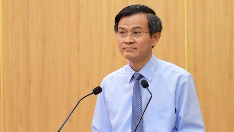 Đồng chí Đoàn Minh Huấn, Bí thư Tỉnh ủy Ninh Bình đề nghị các đồng chí Ủy viên Ban Chấp hành Đảng bộ tỉnh, Thường trực HĐND, lãnh đạo UBND tỉnh, lãnh đạo các sở, ban, ngành, Mặt trận Tổ quốc và các tổ chức chính trị-xã hội trong tỉnh, lãnh đạo các huyện, thành phố quan tâm giúp đỡ, phối hợp, tạo điều kiện để các đồng chí được chỉ định tham gia Ban Chấp hành Đảng bộ tỉnh tiếp tục phấn đấu, phát huy, hoàn thành tốt nhiệm vụ được giao. (Ảnh: TRƯỜNG GIANG) Đồng chí Đoàn Minh Huấn, Bí thư Tỉnh ủy Ninh Bình đề nghị các đồng chí Ủy viên Ban Chấp hành Đảng bộ tỉnh, Thường trực HĐND, lãnh đạo UBND tỉnh, lãnh đạo các sở, ban, ngành, Mặt trận Tổ quốc và các tổ chức chính trị-xã hội trong tỉnh, lãnh đạo các huyện, thành phố quan tâm giúp đỡ, phối hợp, tạo điều kiện để các đồng chí được chỉ định tham gia Ban Chấp hành Đảng bộ tỉnh tiếp tục phấn đấu, phát huy, hoàn thành tốt nhiệm vụ được giao. (Ảnh: TRƯỜNG GIANG)