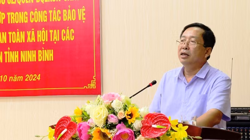 Trưởng Ban Quản lý các khu công nghiệp tỉnh Ninh Bình Bùi Duy Quang phát biểu tại hội nghị. Trưởng Ban Quản lý các khu công nghiệp tỉnh Ninh Bình Bùi Duy Quang phát biểu tại hội nghị.