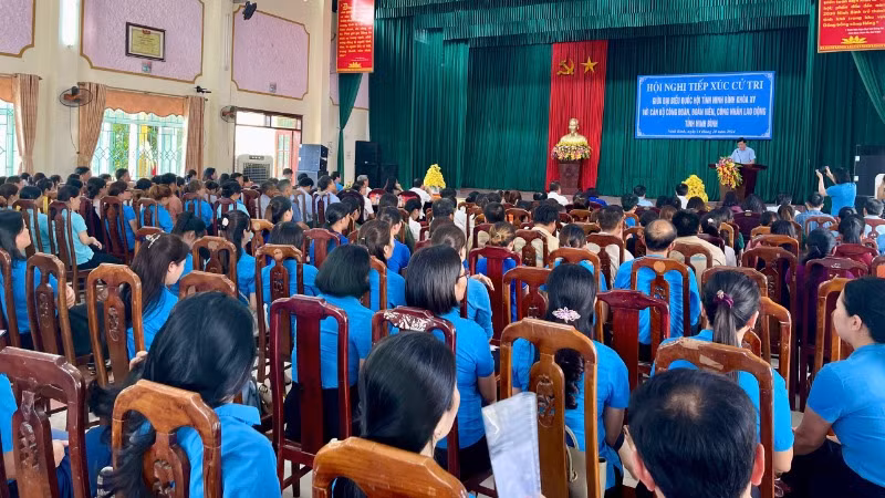 Quang cảnh hội nghị tiếp xúc cử tri.