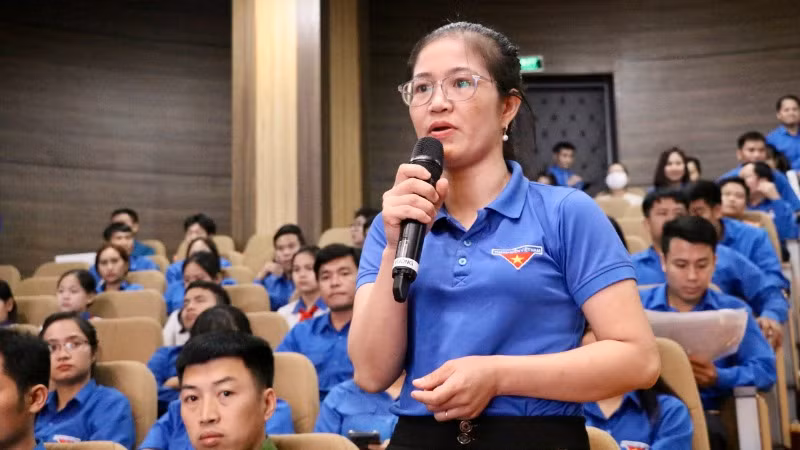 Buổi đối thoại là dịp để Thường trực Tỉnh ủy Ninh Bình lắng nghe những tâm tư, nguyện vọng, kiến nghị, đề xuất của cán bộ, đoàn viên, thanh thiếu nhi, từ đó kịp thời chỉ đạo, tháo gỡ những khó khăn, vướng mắc và đưa ra những cơ chế, chính sách phù hợp, bảo đảm quyền, lợi ích chính đáng cho các đối tượng này. Buổi đối thoại là dịp để Thường trực Tỉnh ủy Ninh Bình lắng nghe những tâm tư, nguyện vọng, kiến nghị, đề xuất của cán bộ, đoàn viên, thanh thiếu nhi, từ đó kịp thời chỉ đạo, tháo gỡ những khó khăn, vướng mắc và đưa ra những cơ chế, chính sách phù hợp, bảo đảm quyền, lợi ích chính đáng cho các đối tượng này.