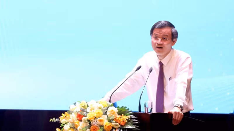 Đồng chí Đoàn Minh Huấn, Bí thư Tỉnh ủy Ninh Bình phát biểu tại hội nghị. Đồng chí Đoàn Minh Huấn, Bí thư Tỉnh ủy Ninh Bình phát biểu tại hội nghị.