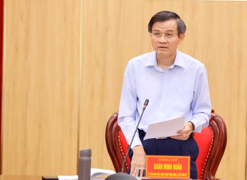 Đồng chí Đoàn Minh Huấn, Ủy viên Trung ương Đảng, Bí thư Tỉnh ủy Ninh Bình phát biểu kết luận hội nghị.