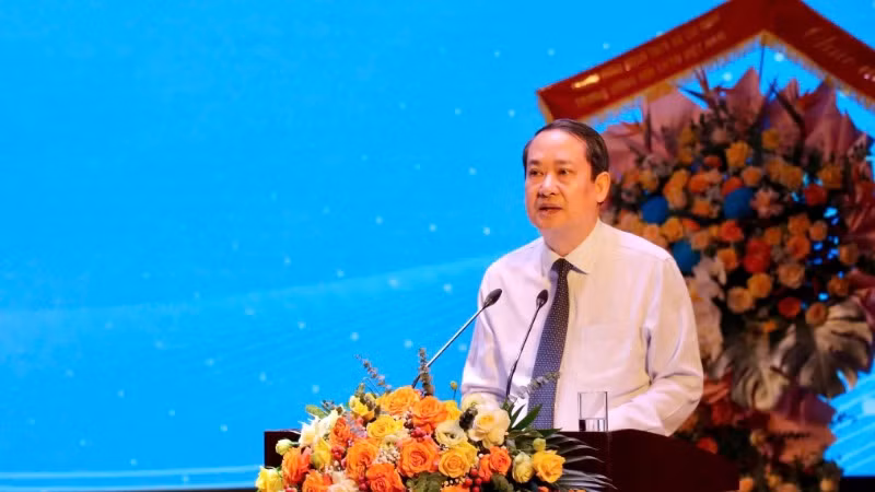 Đồng chí Mai Văn Tuất, Phó Bí thư Thường trực Tỉnh ủy, Chủ tịch Hội đồng nhân dân tỉnh Ninh Bình phát biểu tại đại hội. Đồng chí Mai Văn Tuất, Phó Bí thư Thường trực Tỉnh ủy, Chủ tịch Hội đồng nhân dân tỉnh Ninh Bình phát biểu tại đại hội.