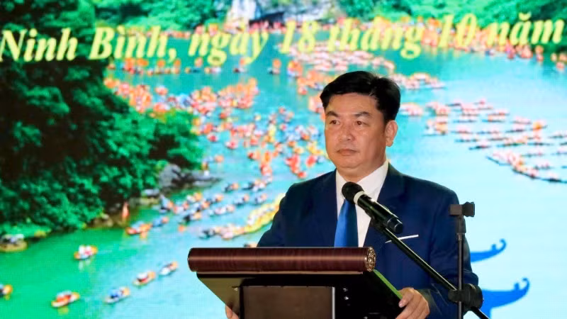 Đồng chí Phạm Duy Phong, Phó Giám đốc Sở Du lịch tỉnh Ninh Bình phát biểu tại lễ khai mạc.