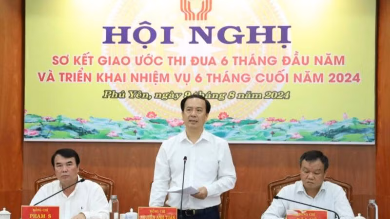 Đồng chí Nguyễn Anh Tuấn, Phó Trưởng Ban Thi đua khen thưởng Trung ương phát biểu chỉ đạo tại Hội nghị.