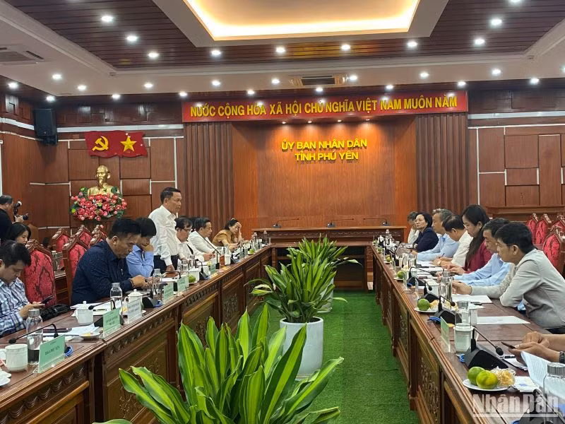 Quang cảnh buổi làm việc