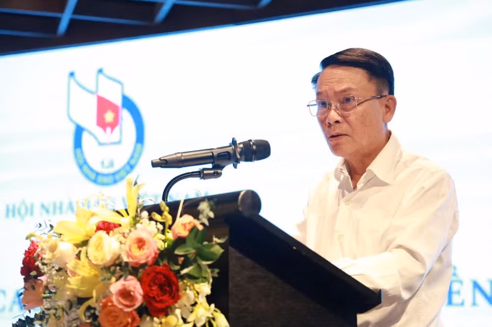 Phó Chủ tịch Thường trực Hội Nhà báo Việt Nam Nguyễn Đức Lợi phát biểu khai mạc hội nghị. Phó Chủ tịch Thường trực Hội Nhà báo Việt Nam Nguyễn Đức Lợi phát biểu khai mạc hội nghị.