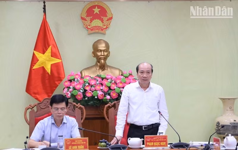 Chủ tịch Ủy ban nhân dân tỉnh Đắk Lắk Phạm Ngọc Nghị phát biểu tại buổi làm việc. Chủ tịch Ủy ban nhân dân tỉnh Đắk Lắk Phạm Ngọc Nghị phát biểu tại buổi làm việc.